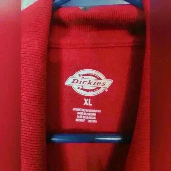 Dickies red collard 3 button down short sleeve shirt. Size XL - Picture 2 of 5